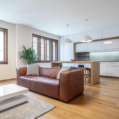Luxurious And Quiet Near Wenceslas Square By Easybnb Lägenhet