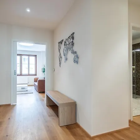 Luxurious And Quiet Near Wenceslas Square By Easybnb *